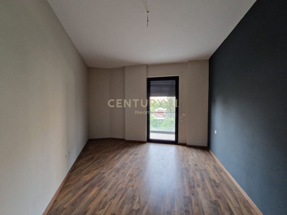 SHITET APARTAMENT 1+1 TE REZIDENCA TURDIU TE ISH FUSHA AVIACIONIT! Neom93811