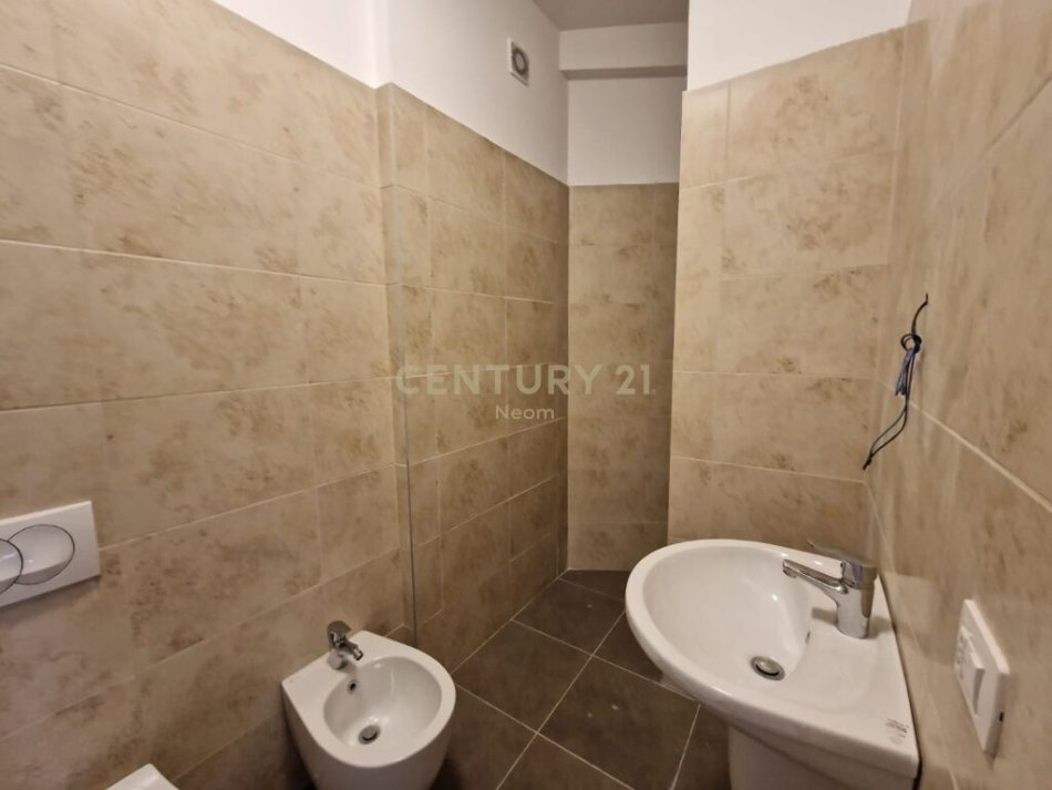SHITET APARTAMENT 1+1 TE REZIDENCA TURDIU TE ISH FUSHA AVIACIONIT! Neom93811
