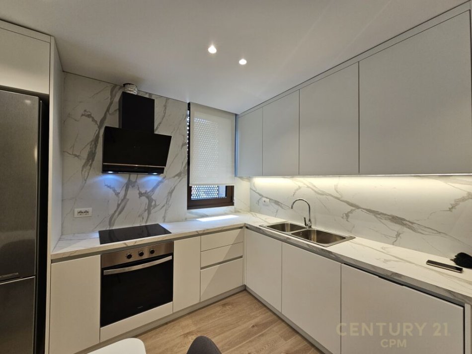 Tirane, jepet me qera apartament Kati 3, 82 m² 1.000 € (Rruga e Barrikadave Tirana, Albania)