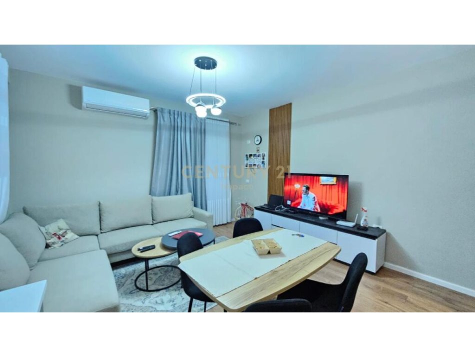 Shqiperi, shitet apartament 2+1 Kati 3, 156.000 m² 156.000 € (Ish fusha e Aviacionit)