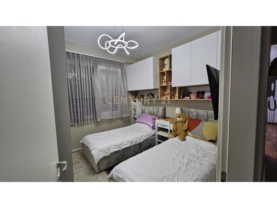 Shqiperi, shitet apartament 2+1 Kati 3, 156.000 m² 156.000 € (Ish fusha e Aviacionit)