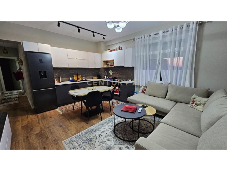 Shqiperi, shitet apartament 2+1 Kati 3, 156.000 m² 156.000 € (Ish fusha e Aviacionit)