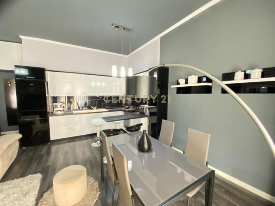 Tirane, jepet me qera apartament 2+1 Kati 1, 147 m² 700 € (Eduard Mano Tirana, Albania)