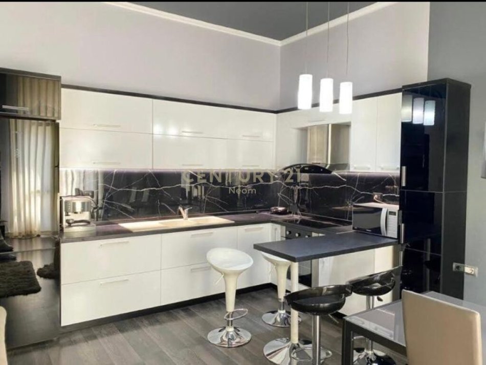 Tirane, jepet me qera apartament 2+1 Kati 1, 147 m² 700 € (Eduard Mano Tirana, Albania)