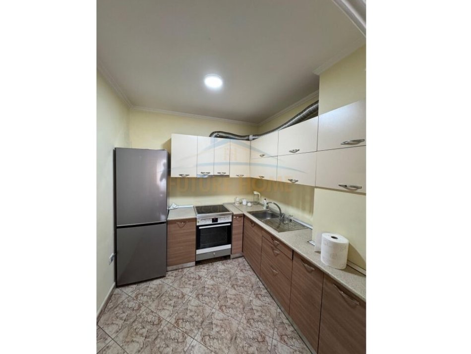 Tirane, jepet me qera apartament 2+1 Kati 9, 105 m² 750 € (Stacioni I Trenit)