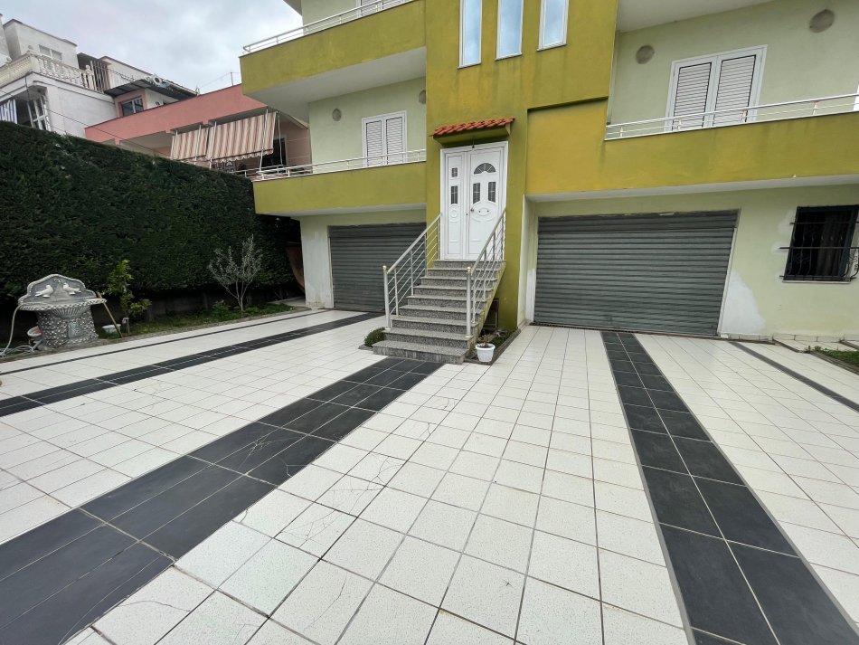 Qera, Ambient, Ardeno, Tiranë – 500€ | 130 m²