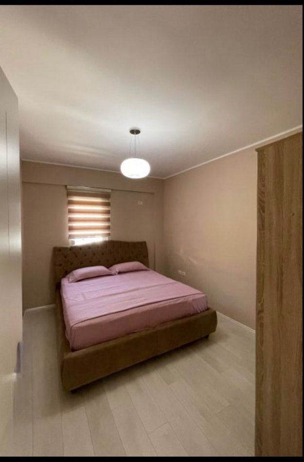 Tirane, jepet me qera apartament 3+1 Kati 4, 189 m² 1.300 € (Liqeni Artificial)