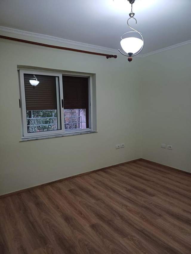 Tirane, jepet me qera zyre Kati 0, 72 m² 800 Euro (Rruga e Elbasanit)