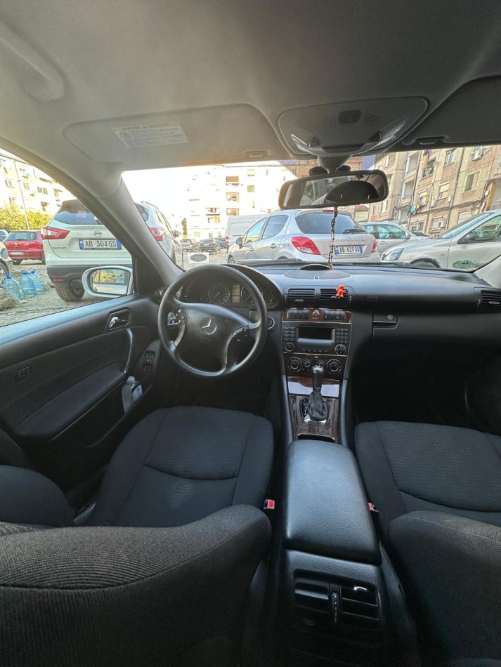 Tirane, shes makine Mercedes Benz Nafte, gri metalizato automatik Kondicioner 264.000 km 4.950 €
