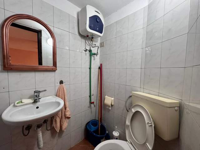 Tirane, jepet me qera ambjent biznesi Kati 0, 62 m² 600 Euro (Ambasada Swedeze)