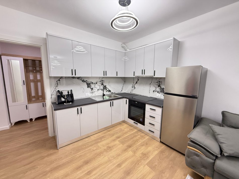 Tirane, jepet me qera apartament 2+1 Kati 5, 90 m² 650 € (rruga xhanfize keko)
