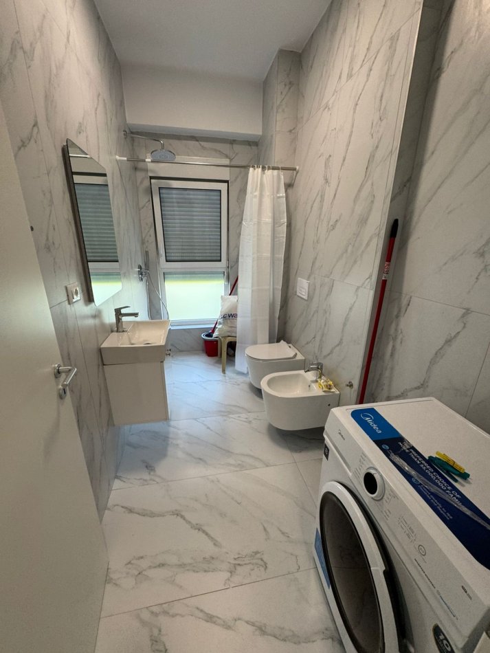Tirane, jepet me qera apartament 1+1 Kati 7, 60 m² 400 € (ali demi)
