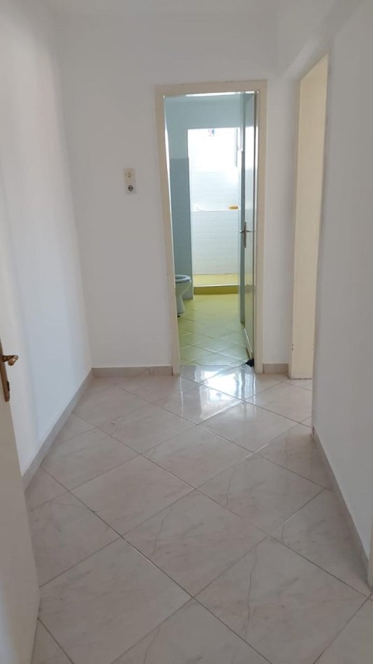 Tirane, jepet me qera apartament 1+1 Kati 4, 60 m² 250 € (Kombinat)