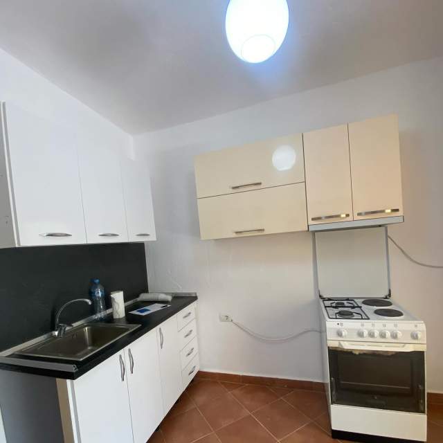 Tirane, jepet me qera apartament 1+1 Kati 1, 30.000 Leke (Myslym Keta,Rruga Tasim Shehu)