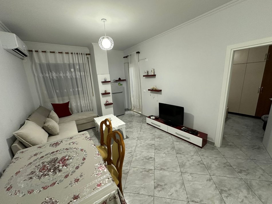 Tirane, jepet me qera apartament 2+1 Kati 2, 75 m² 470 € (Astri)