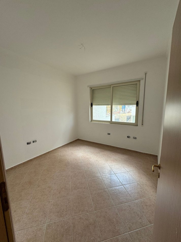 Tirane, shitet apartament 2+1+Aneks+Ballkon Kati 4, 100 m² 210.000 € (liqeni i thate)