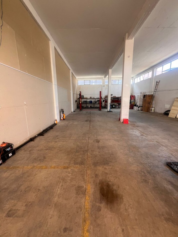 Tirane, jepet me qera ambjent biznesi Kati 0, 200 m² 1.500 € (Vaqarr)