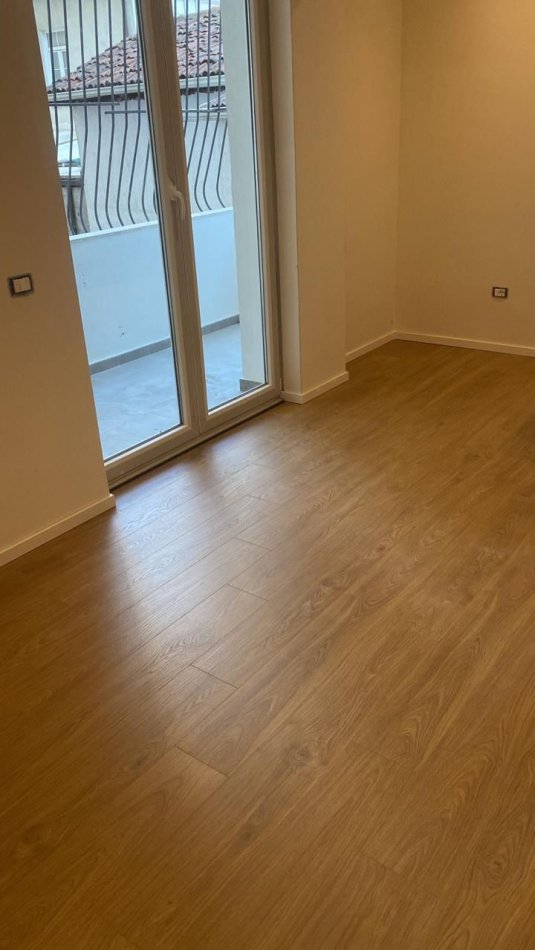 Tirane, jepet me qera apartament 2+1 Kati 5, 500 m² 500 € (Pallati me Shigjeta)