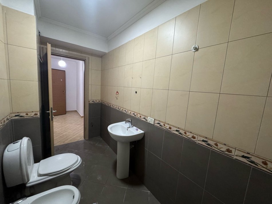 Tirane, shes apartament 1+1+Ballkon Kati 2, 67 m² 89.000 € (Sotir Caci)