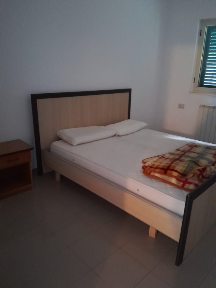 Tirane, jepet me qera apartament 3+1 Kati 1, 100 m² 500 € (Ali dem)
