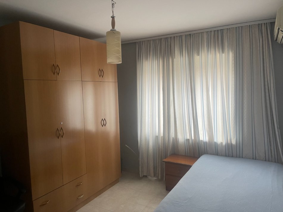 Tirane, jepet me qera apartament 3+1 Kati 1, 120 m² 749 € (Laprake)