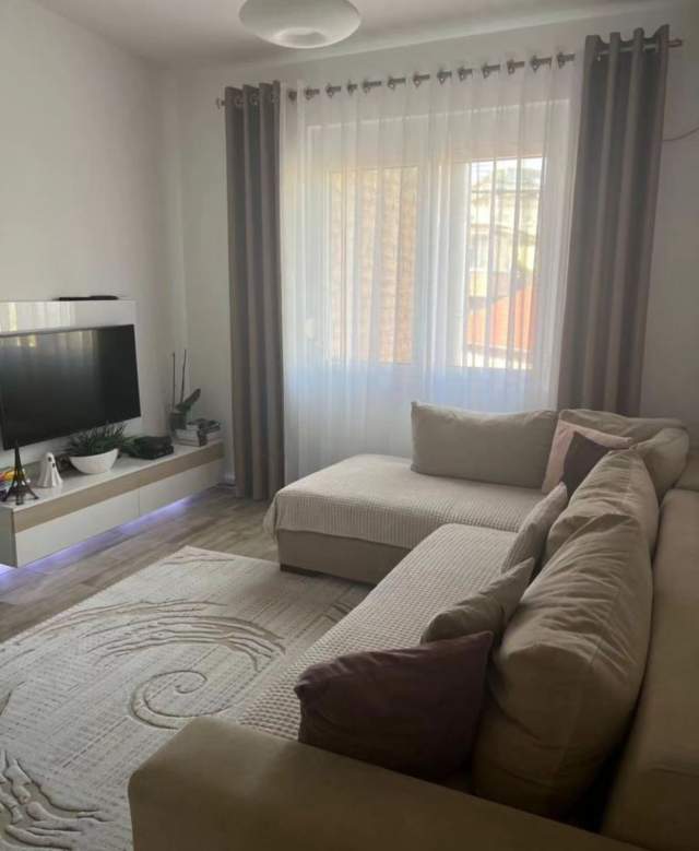 Tirane, jepet me qera apartament 2+1 Kati 4, 90 m² 700 Euro (prane shkolles Emin Duraku)
