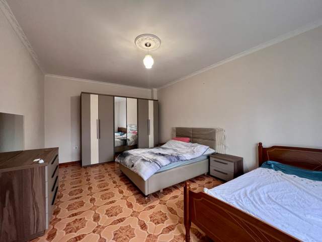 Tirane, jepet me qera apartament 2+1 Kati 1, 100 m² 350 Euro (Bulevardi Zogu i pare)