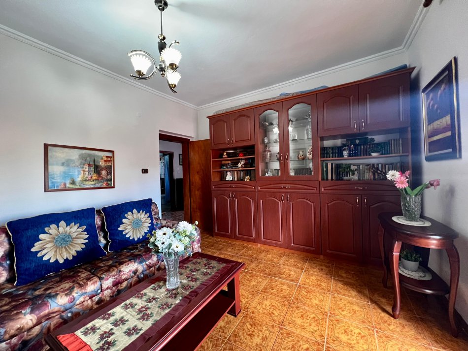 Tirane, jepet me qera apartament 2+1+Ballkon Kati 4, 80 m² 500 € (Shkolla e Kuqe)