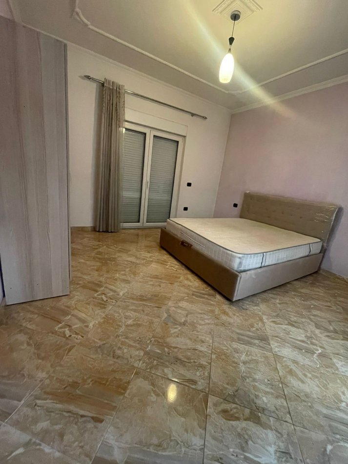 Tirane, jepet me qera apartament 3+1+Aneks+Ballkon Kati 2, 180 m² 700 € (Don Bosko)