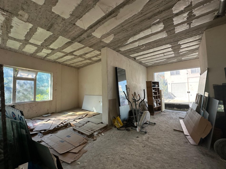 Tirane, shitet ambjent biznesi Kati 0, 340 m² 210.000 € (Teki Selenica)