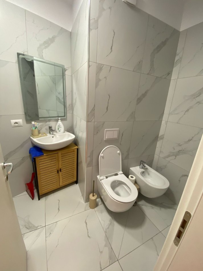 Tirane, jepet me qera apartament 1+1 Kati 5, 60 m² 600 € (Bilal sina)