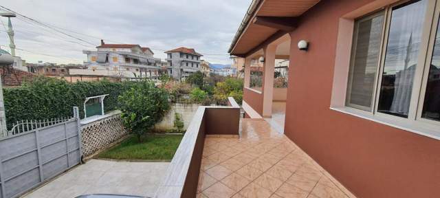 Tirane, shes Vile 2 Katshe 194 m² 250.000 Euro (Institut)