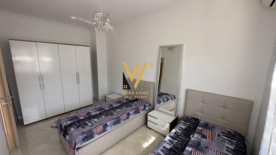 Tirane, jepet me qera apartament 3+1+Ballkon Kati 0, 220 m² 600 € (YRSHEK)