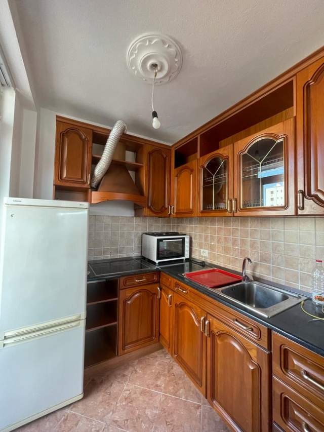 Tirane, jepet me qera apartament 1+1+BLK Kati 6, 81 m² 400 Euro (hoxha tasim)