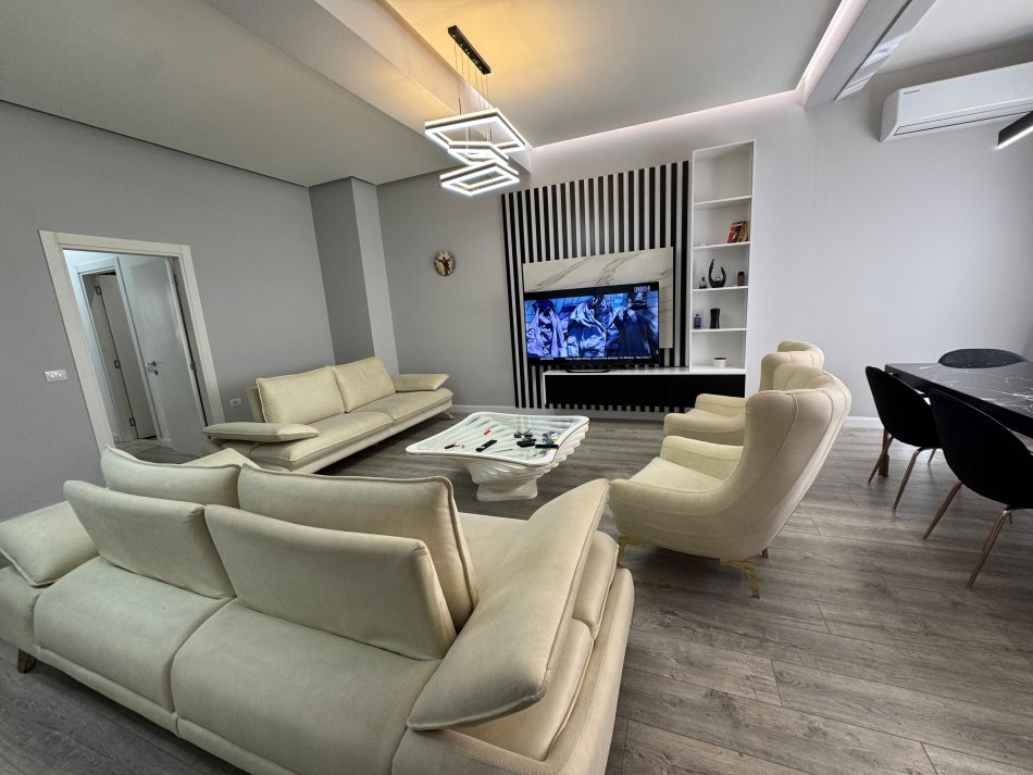 Tirane, shitet apartament 2+1 Kati 0, 119 m² 218.000 € (rruga bill klinton)