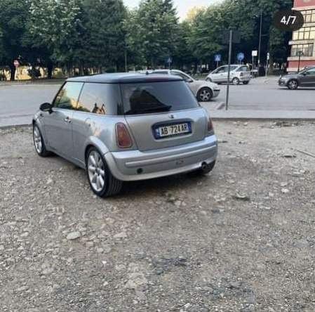 Tirane, shitet makine MINI Viti 2003, 2.300 Euro