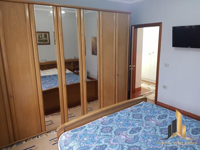 Tirane, jepet me qera apartament 2+1+A+BLK Kati 3, 103 m² 400 Euro (Brryli)