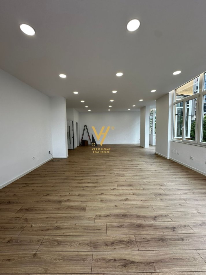 Tirane, shitet ambjent biznesi Kati 2, 100 m² 230.000 € (NISHARAKU)