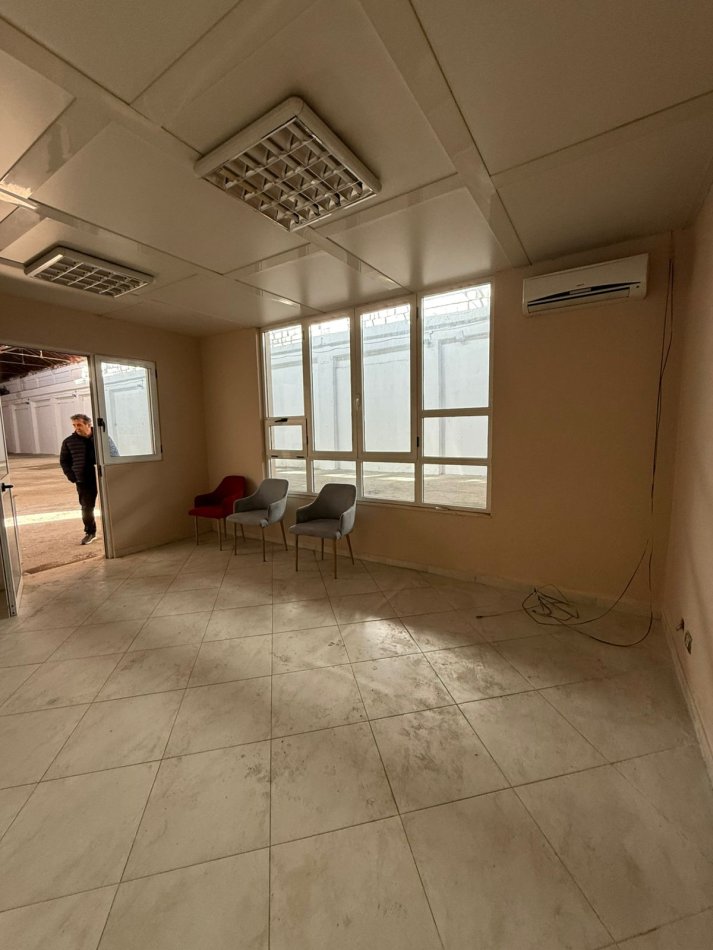 Durres, jepet me qera magazine Kati 0, 700 m² 1.200 € (Shkozet)