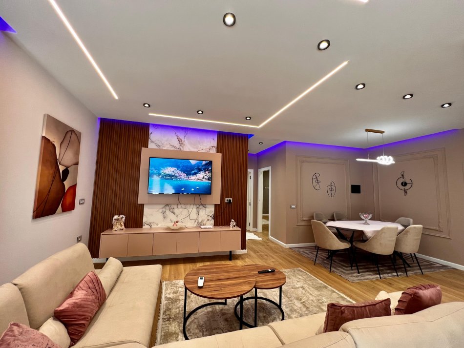 Tirane, jepet me qera apartament 2+1+Ballkon Kati 2, 116 m² 950 € (Liqeni i Farkës)