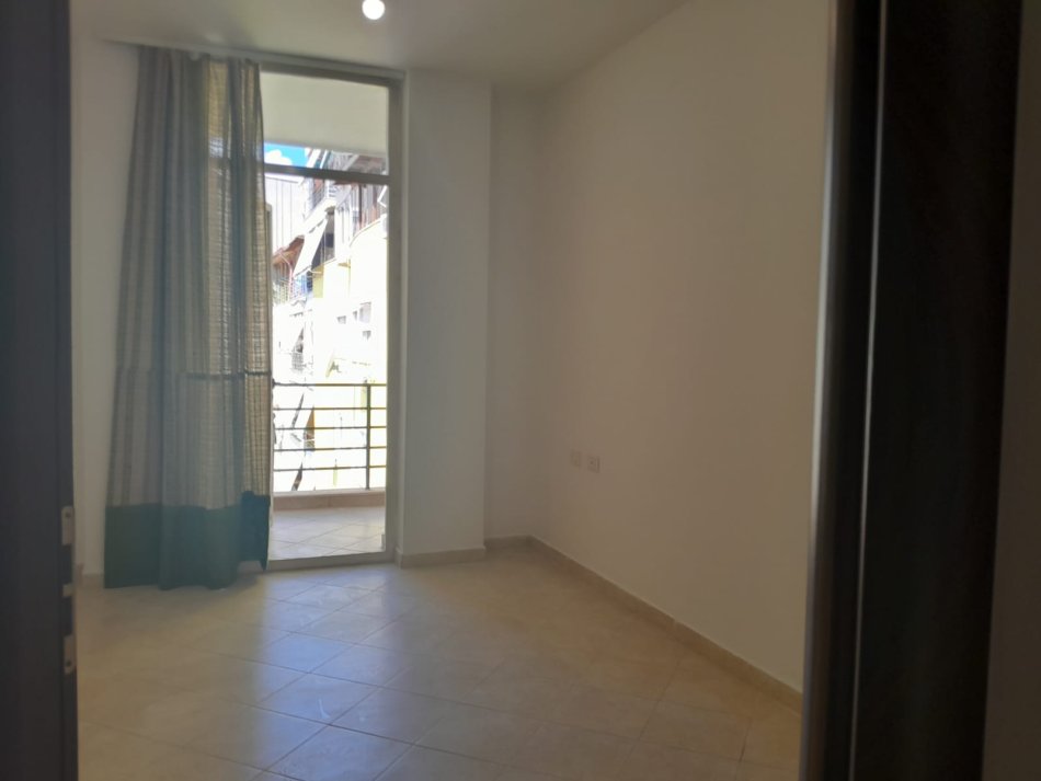 Tirane, jepet me qera apartament 2+1+Ballkon Kati 5, 100 m² 400 € (Rruga Esref Frasheri)