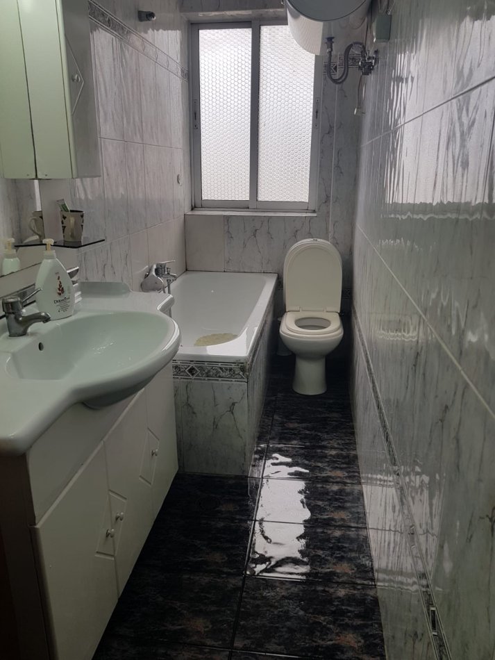 Tirane, jepet me qera apartament 2+1 Kati 4, 75 m² 449 € (Prane Prokurorise)