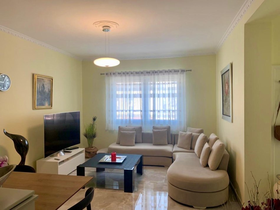 Tirane, jepet me qera apartament 2+1+Ballkon Kati 6, 73 m² 550 € (Rruga Ndre Mjeda)