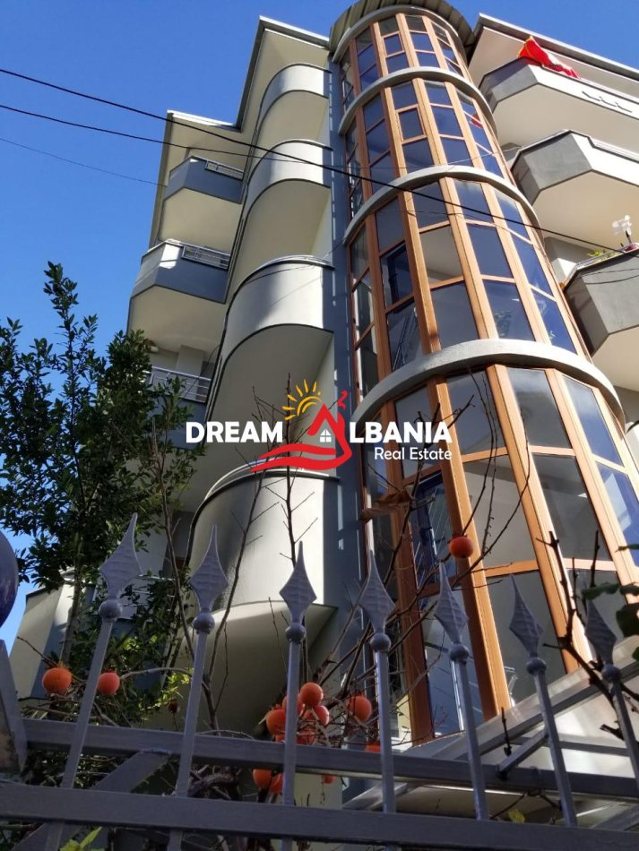 Tirane, shitet apartament 5+1+Aneks+Ballkon , 720 m² 730.000 € (Selite)
