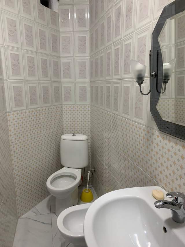 Tirane, jepet me qera garsonier 1+1+BLK Kati 3, 50 m² 300 Euro (prapa Syrit te Kalter)