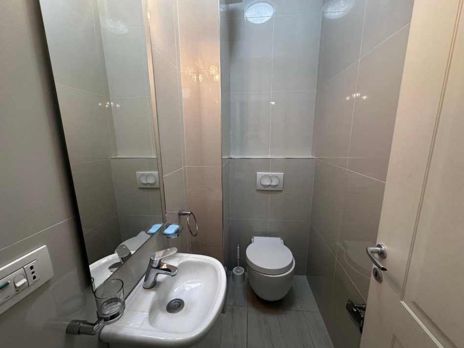 Tirane, shitet apartament 3+1+Aneks+Ballkon, Kati 3, 169 m² 435,000 € (SAUK)