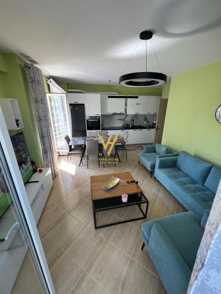 Tirane, jepet me qera apartament 2+1+Ballkon Kati 7, 80 m² 900 € (STACIONI I TRENIT)