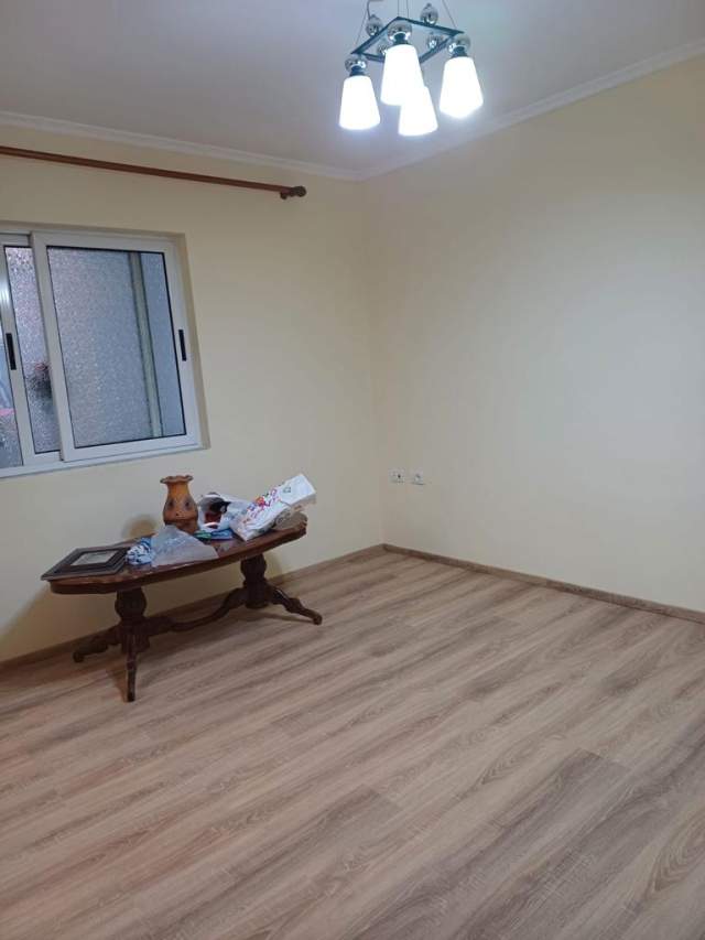 Tirane, jepet me qera zyre Kati 0, 72 m² 800 Euro (Rruga e Elbasanit)