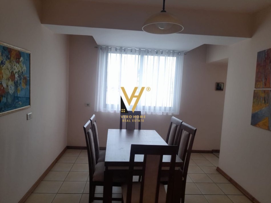 Tirane, jepet me qera apartament 3+1+Ballkon Kati 6, 110 m² 700 € (VASIL SHANTO)