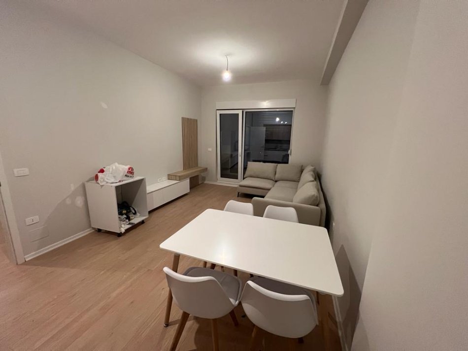 Tirane, shitet apartament 2+1+Ballkon Kati 3, 94 m² 235.000 € 